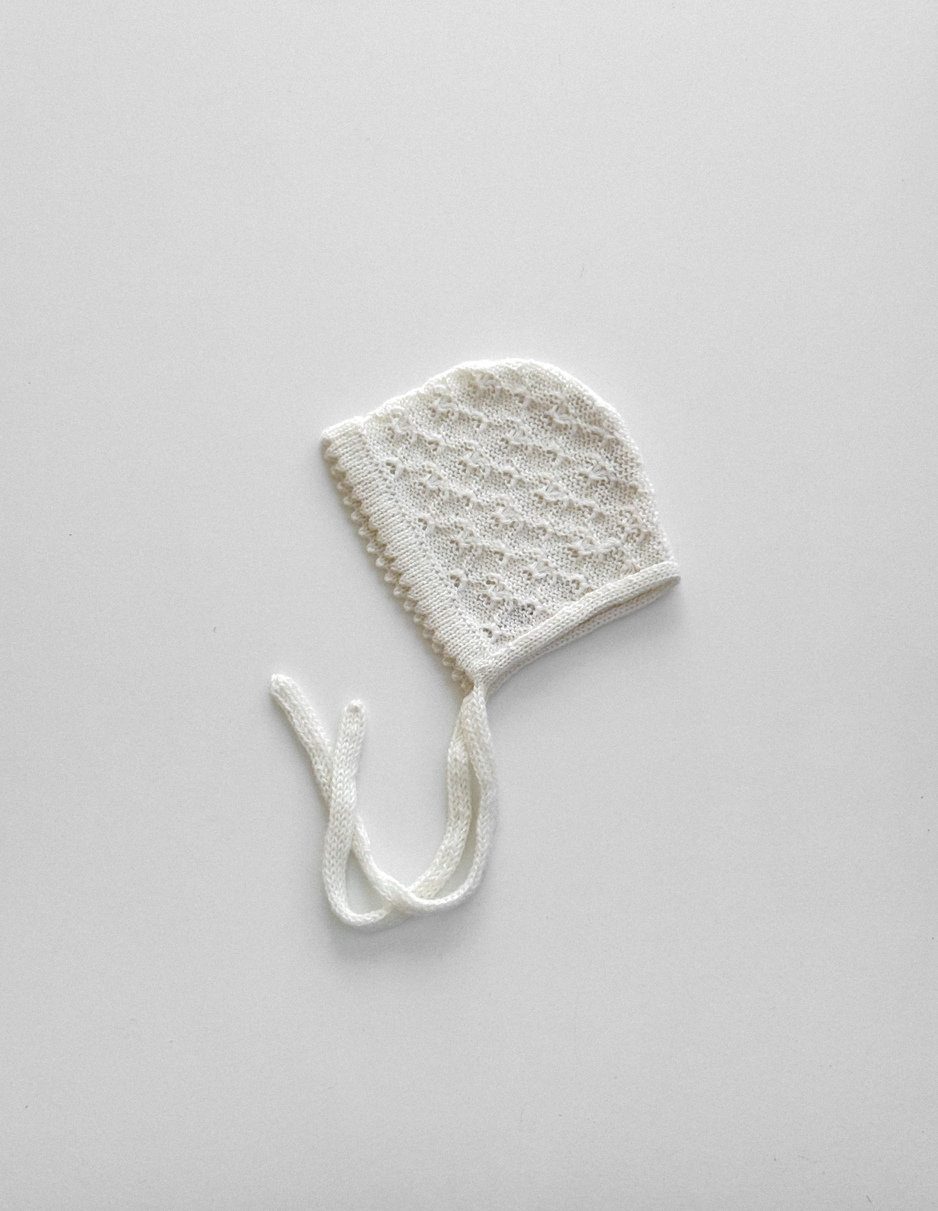 Fern Bonnet - Snow
