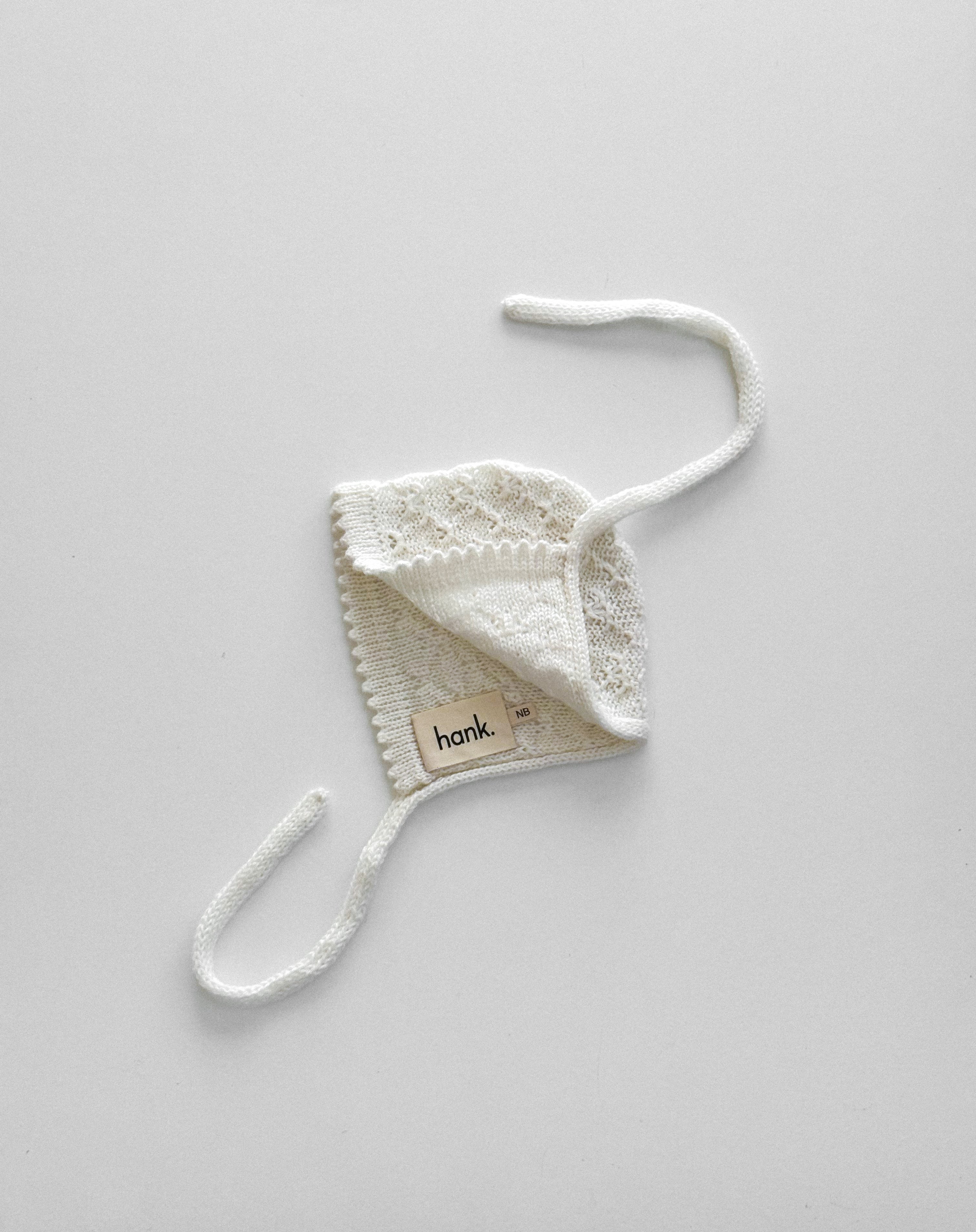 Fern Bonnet - Snow